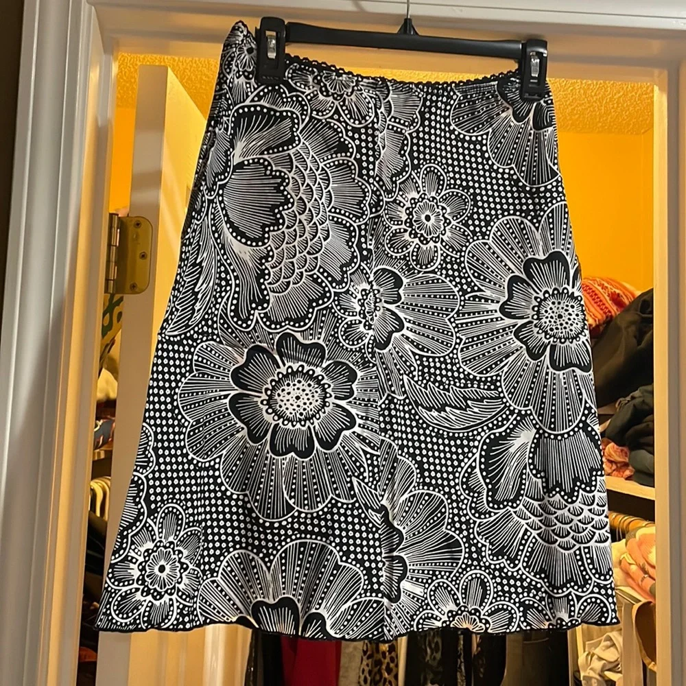 Patterned skirt - Picture 1 of 4